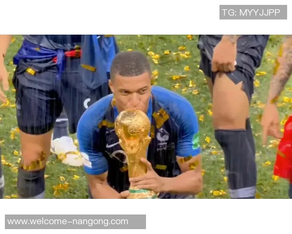 姆巴佩上演帽子戏法荣膺欧冠最佳球员官方宣布他表现出色