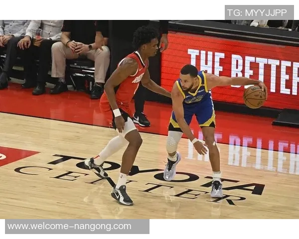 火箭队进攻效率篮板三分命中率均居联盟第一美媒分析球队实力前景